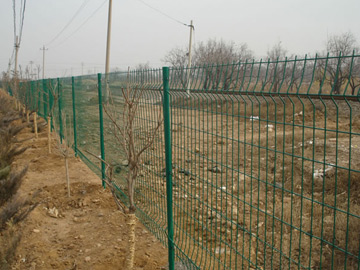 圈山(shān)地护栏网
